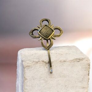 Elegant Silver Decorative pin